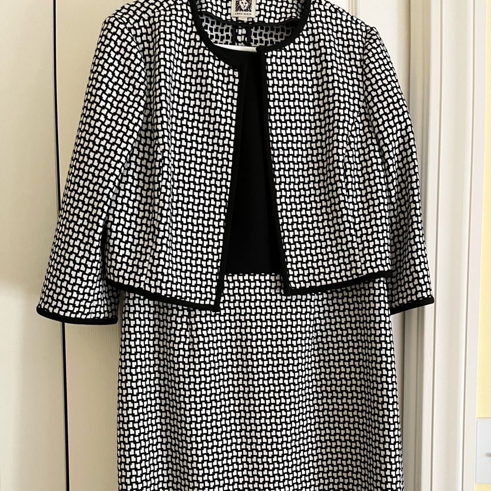 Anne Klein size 10 women suit